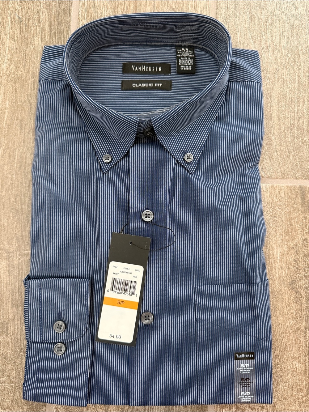 Van Heusen Men’s blue dress shirt size 14 - 14.5 small Classic Fit Wrinkle Free